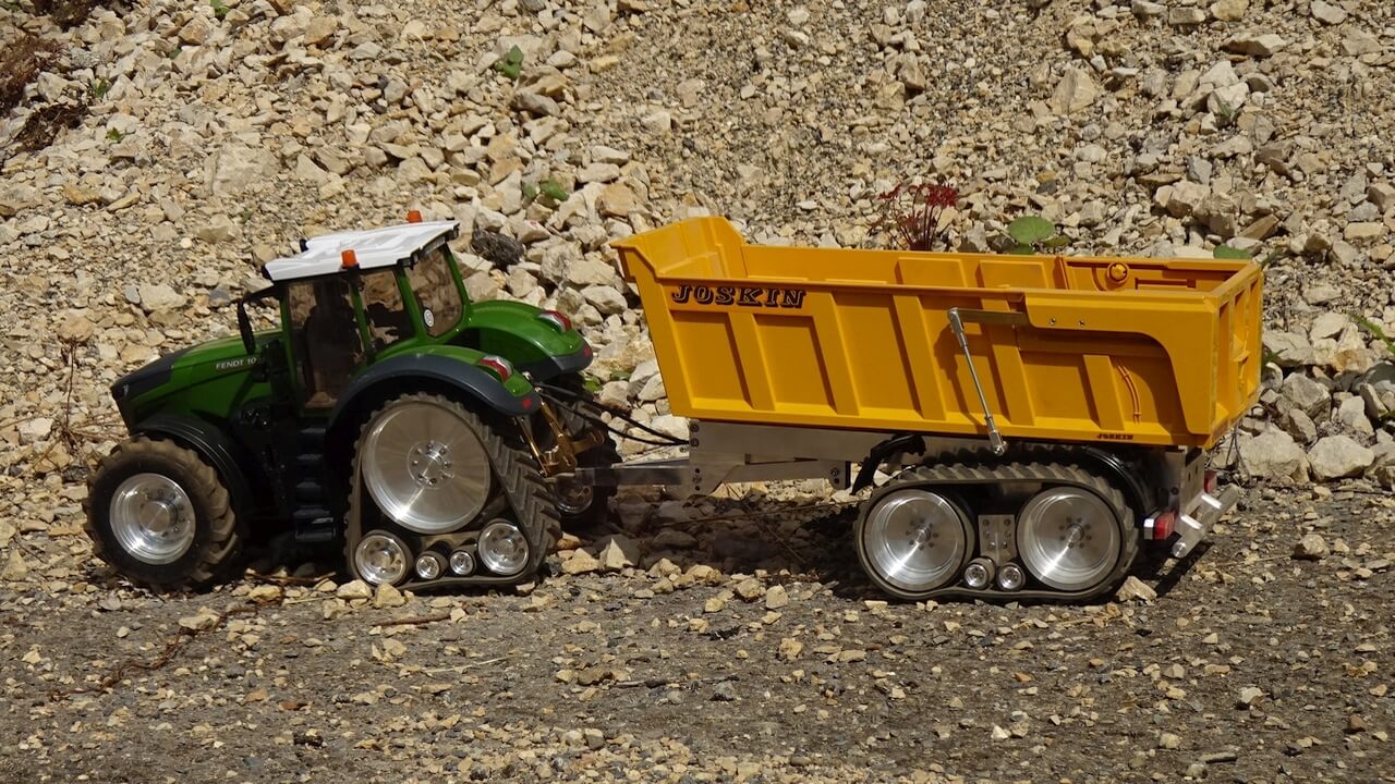 Kettenschlepper Und Joskinkipper Mit Kettenlaufwerk 2